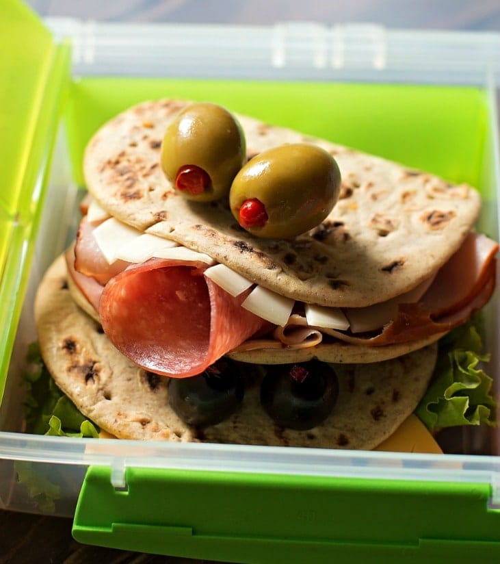 Рецепты сэндвичей Flatout Monster Sandwiches