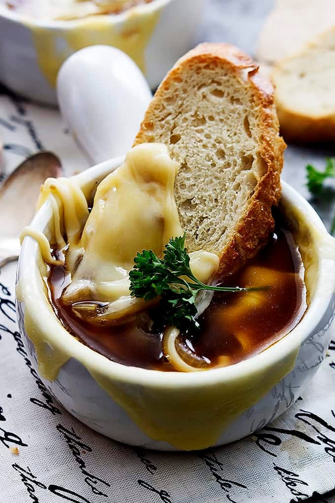 Французский луковый суп с медленным приготовлением